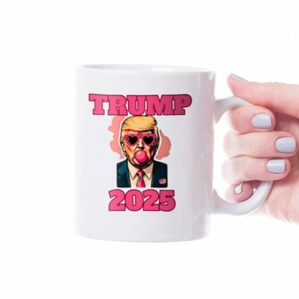 Donald Trump with heart glasess and bubble gum Mug