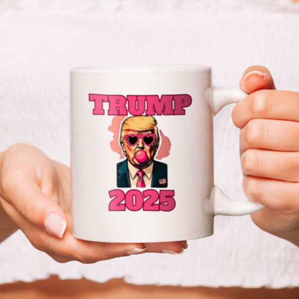 Donald Trump with heart glasess and bubble gum Mug